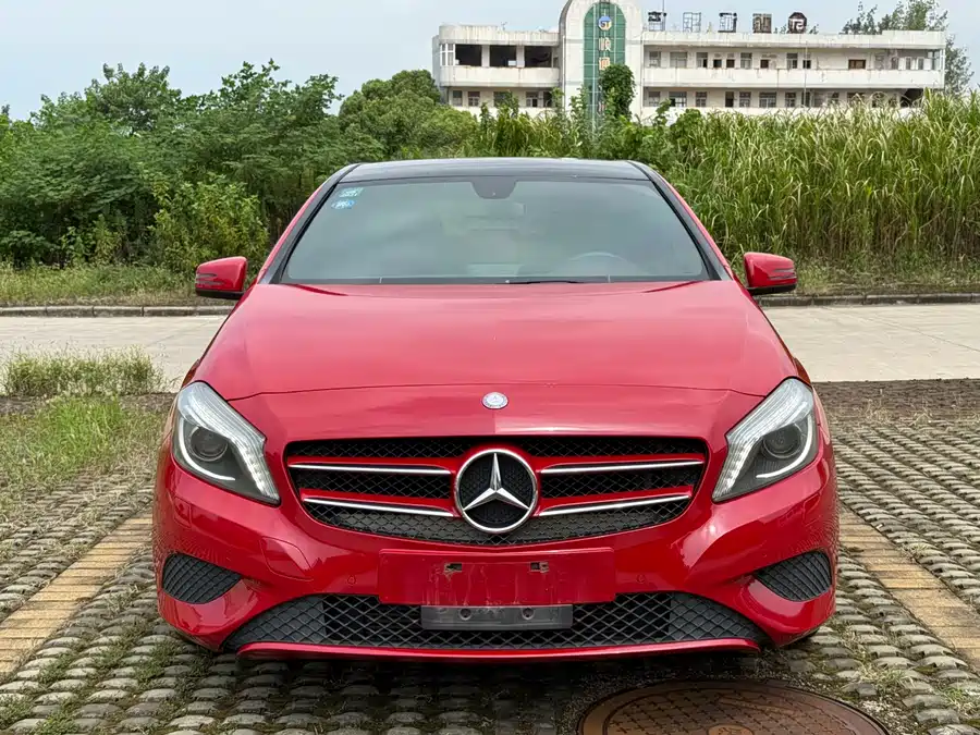 2015 Mercedes-Benz A-Class (Импорт) A 180