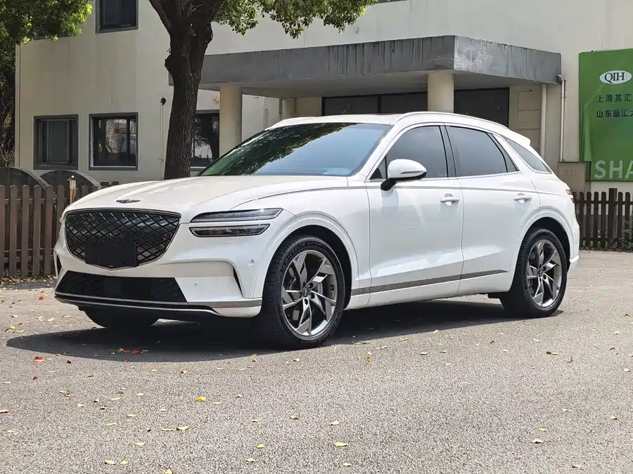 2023 Genesis Electrified GV70 Flagship