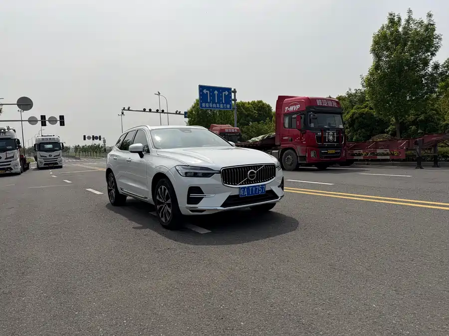 2023 Volvo XC60 B5 AWD Inscription