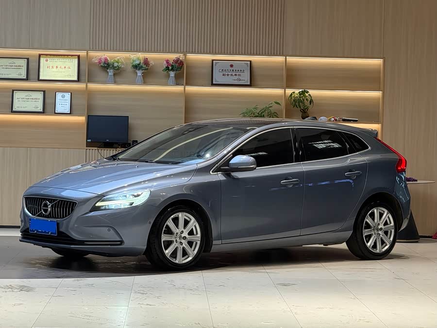 2017 Volvo V40 T3 Zhiyi Edition