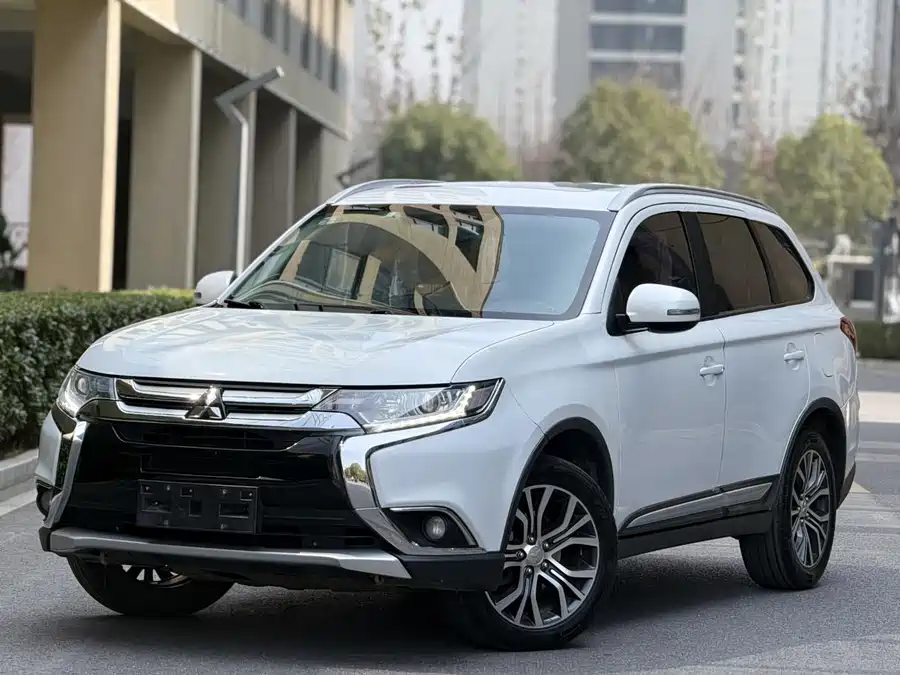 2018 Mitsubishi Outlander 2.0L 2WD 5-Seat