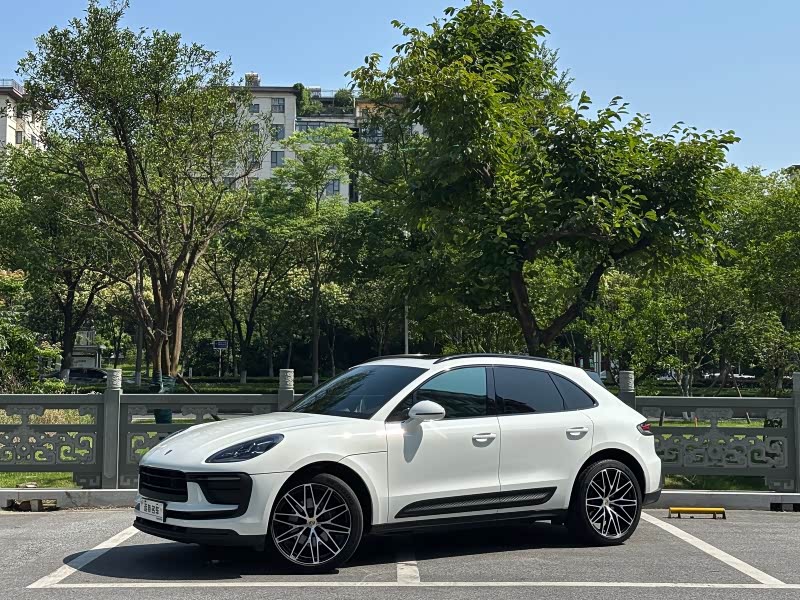 2022 Porsche Macan