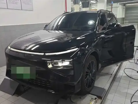 2025 Xpeng G9 680 Long Range AWD Max
