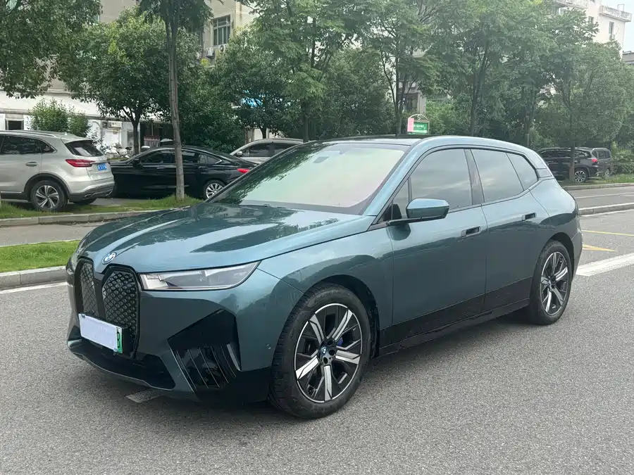 2023 BMW iX xDrive40 Facelift