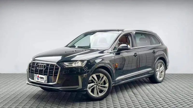 Audi Q7 2023 45 TFSI quattro S line sports model