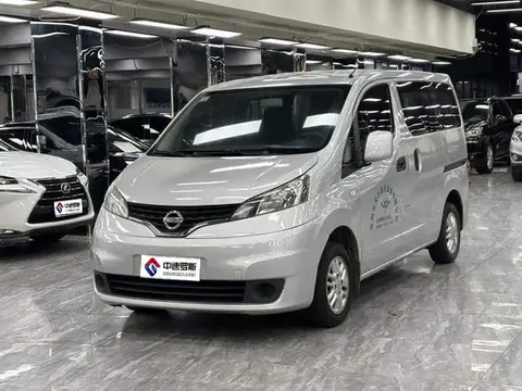 Nissan NV200 2012 1.6L 232-seat luxury model