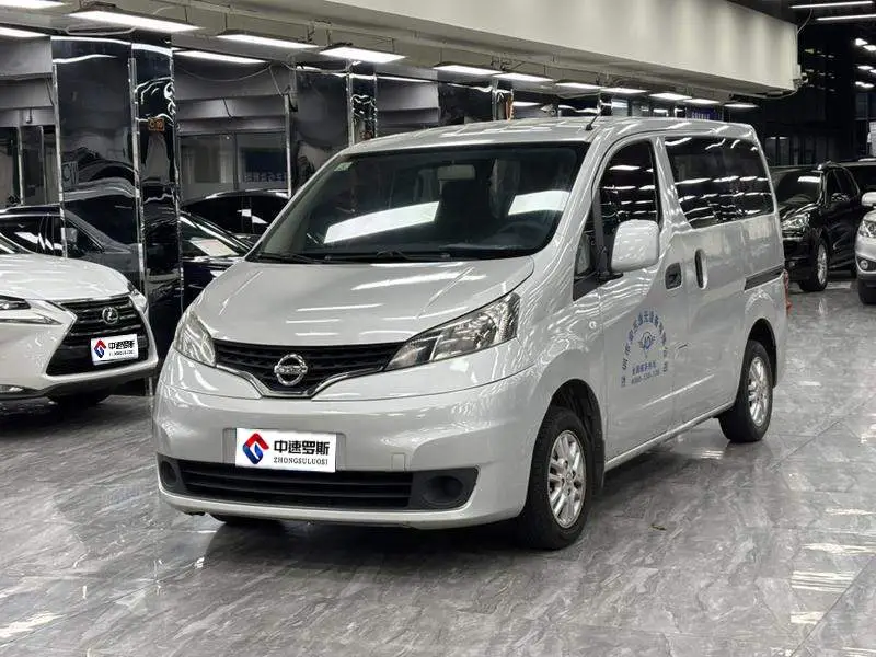 Nissan NV200 2012 1.6L 232-seat luxury model