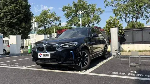 BMW iX3 2022 facelift leading model