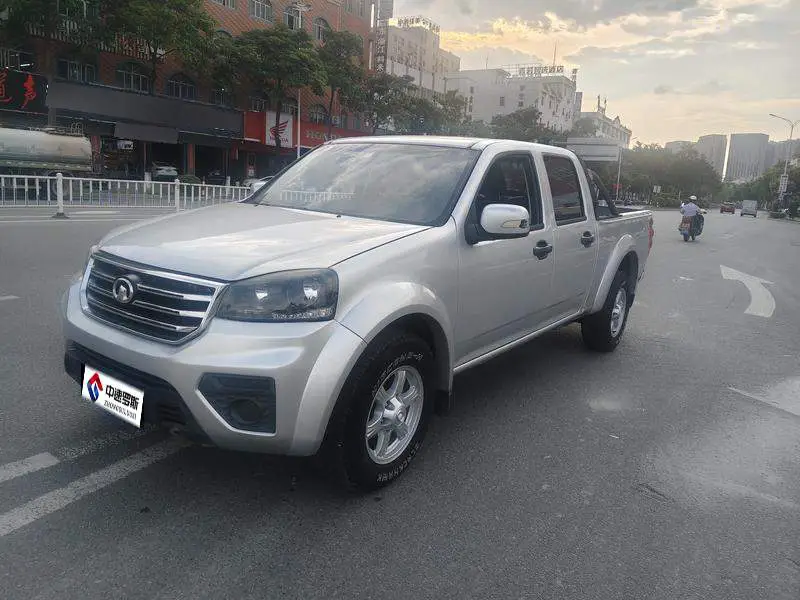 Fengjun 5 2017 2.4L European gasoline 2WD pilot model large double row 4G69S4N