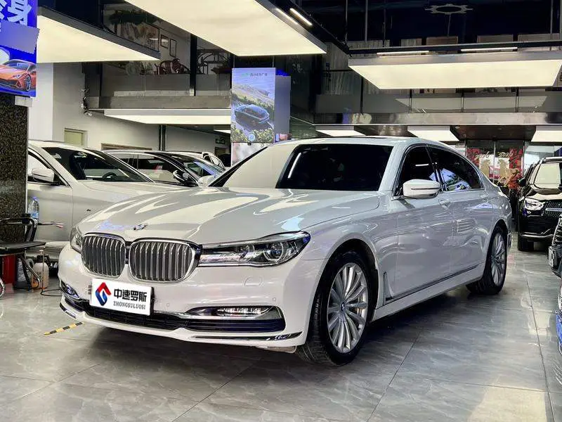 BMW 7 السلسلة 2017 740Li xنظام الدفع Luxury
