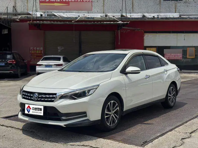 Venucia D60 2018 1.6L CVT Smart Link Deluxe Edition