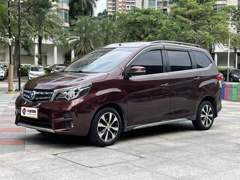 Venucia M50V 2017 1.6L XV CVT Premium Edition