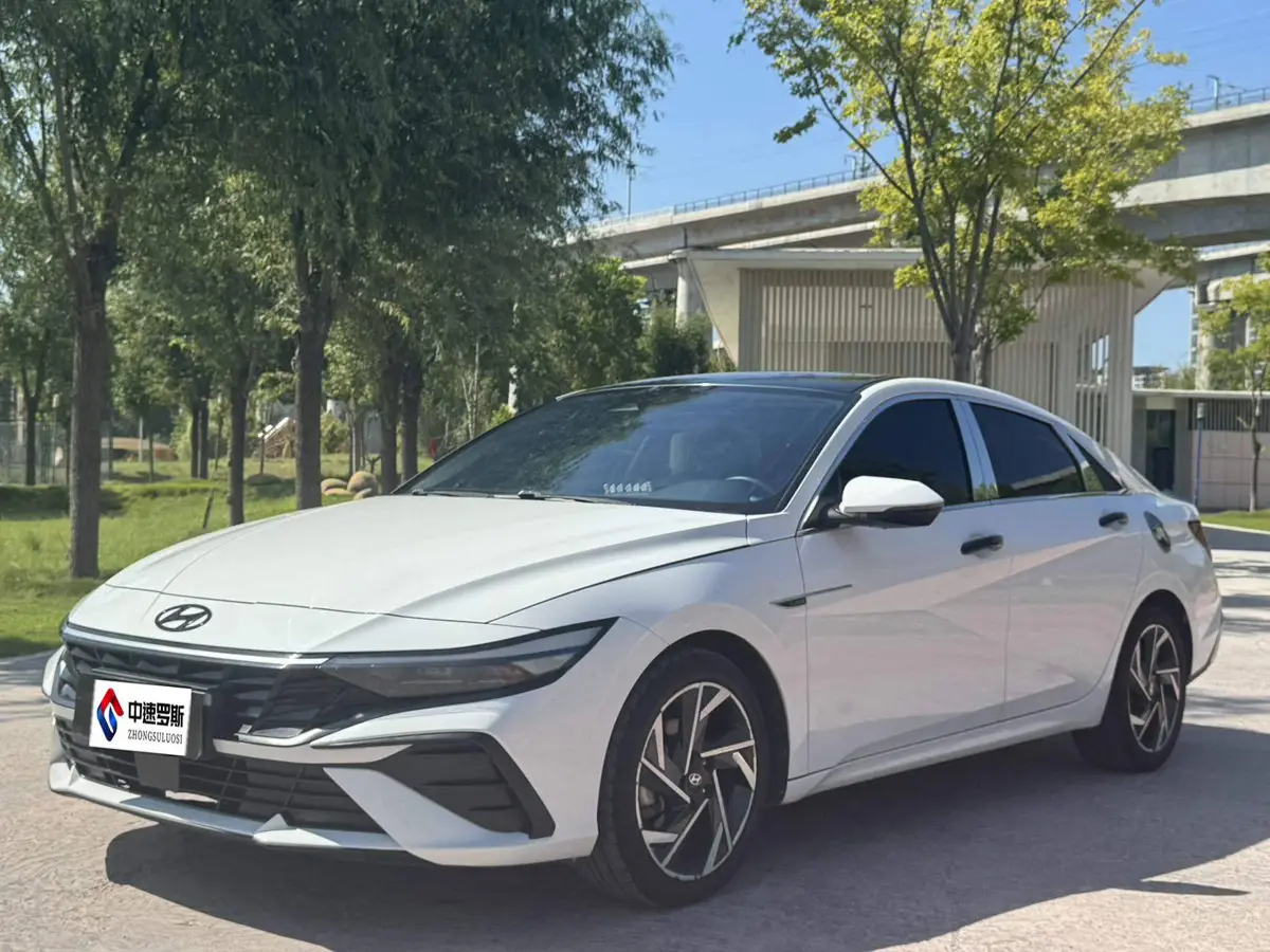 Elantra 2023 1.5L CVT LUX Premium Edition