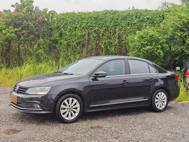 Sagitar 2015 1.6L Automatic Fashion Model