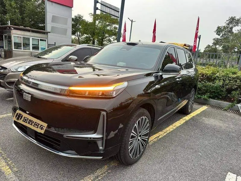Galaxy M9 2025 210km/h AWD Navigator Edition