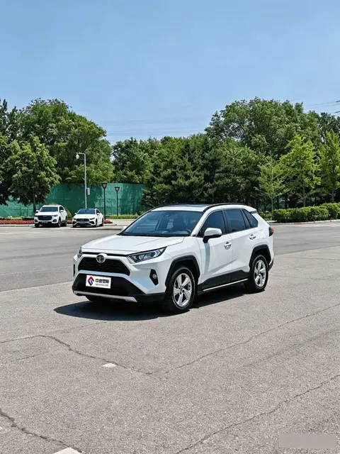 RAV4 Rongfang 2020 2.0L CVT 4WD Fashion Edition