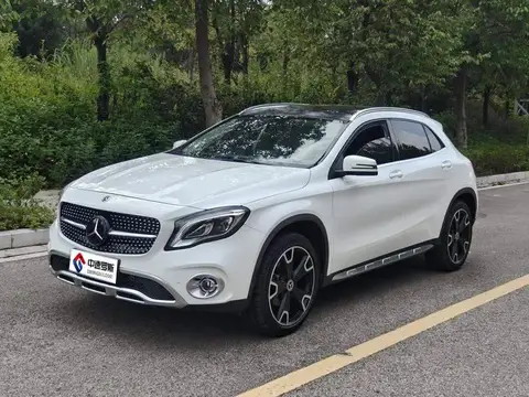 Mercedes-Benz GLA 2017 GLA 220 4MATIC Fashion Edition