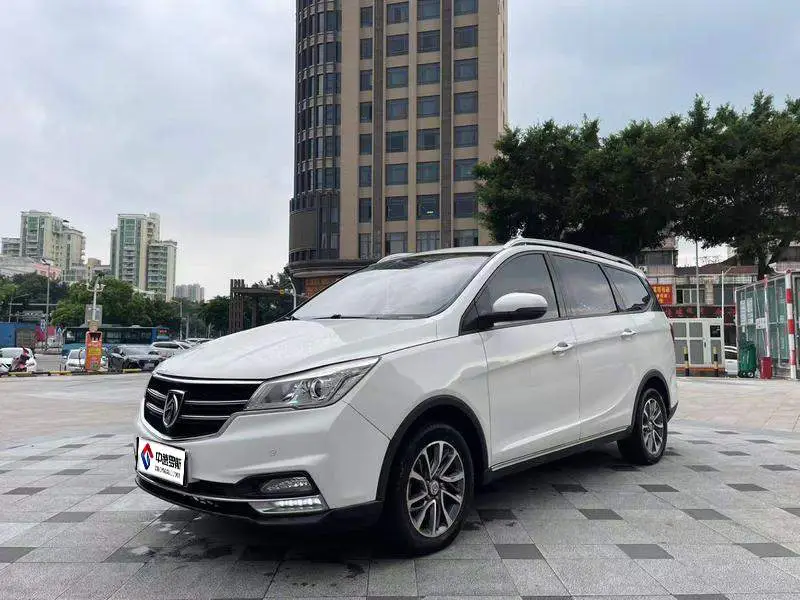 Baojun 730 2019 1.5T CVT flagship model 7-seater National VI