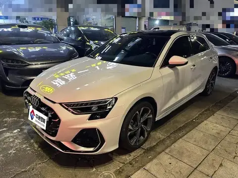 Audi A3 2025 Sportback 35TFSI Flying Spur Premium Edition