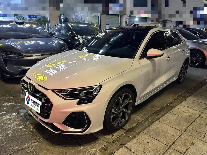 Audi A3 2025 Sportback 35TFSI Flying Spur Premium Edition