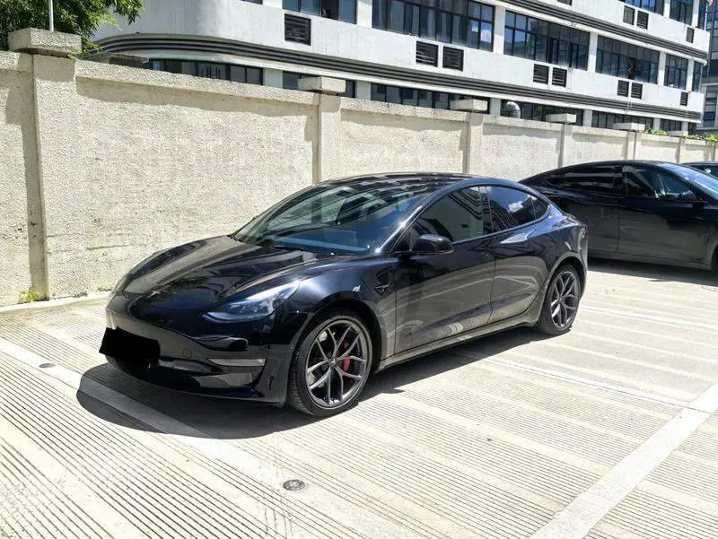 รุ่น 3 2022 Performance All-Wheel ระบบขับเคลื่อน