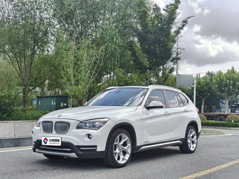 BMW X1 2013 xنظام الدفع20i X Design Package