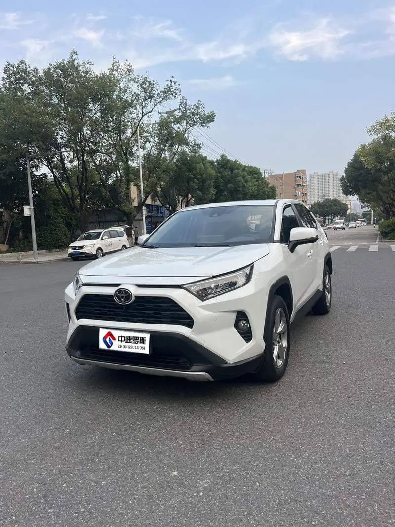 RAV4 Rongfang 2022 2.0L CVT 2WD Fashion Plus Edition