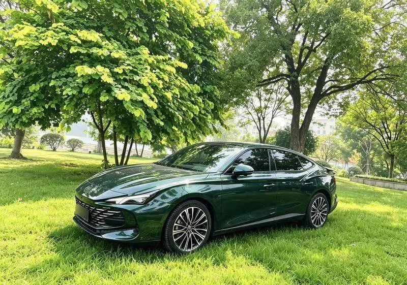 MG7 2023 2.0T Automatic Beauty Hunter Premium Edition