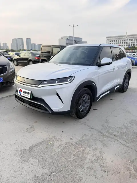 Yuan UP 2025 301กม. Navigator