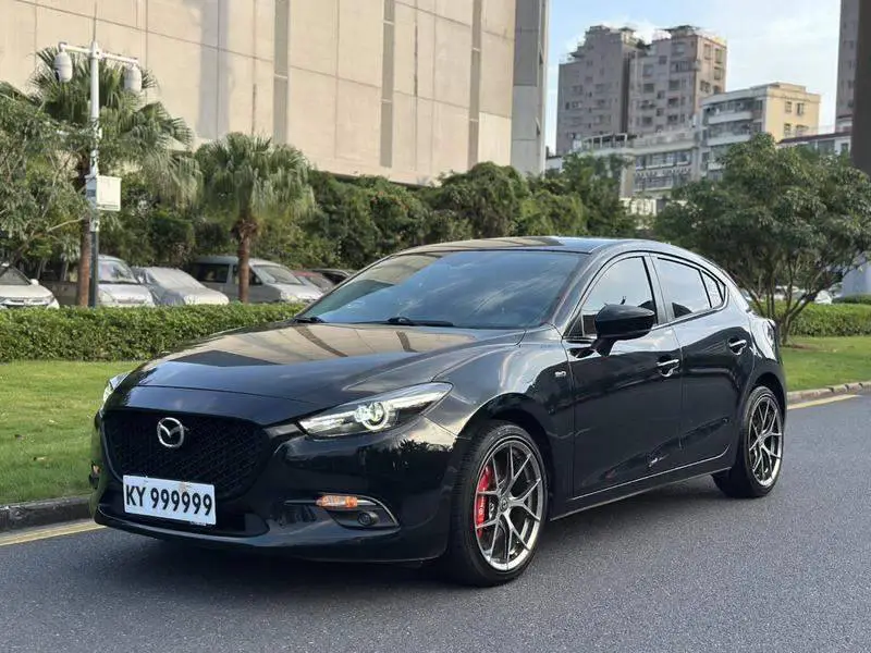 Mazda 3 Angkesaila 2017 Hatchback 2.0L Automatic Luxury National VI