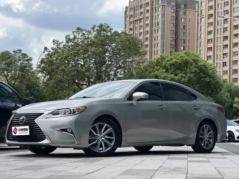 Lexus ES 2017 300h Mark Levinson Comfort Edition