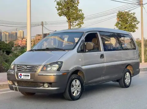Lingzhi 2015 M5 Q3 2.0L 7-seat long-axis luxury model