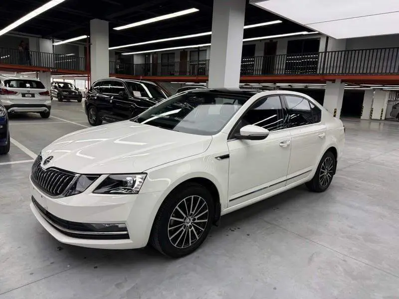 Octavia 2018 TSI230 DSG Luxury Edition