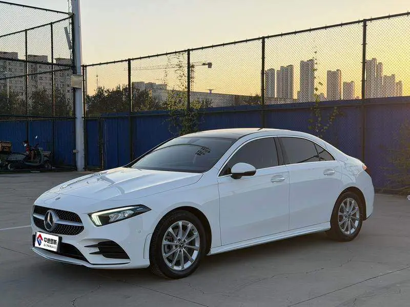 Mercedes-Benz A-Class 2022 A 200 L sports sedan fashion model