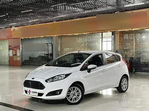Carnival 2013 Hatchback 1.5L Automatic Fashion الطراز