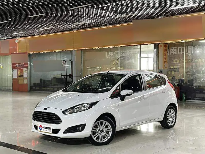 Carnival 2013 Hatchback 1.5L Automatic Fashion Model