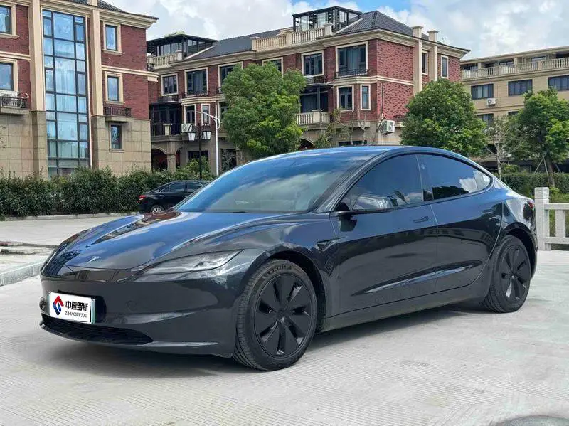 الطراز 3 2023 rear-wheel drive version