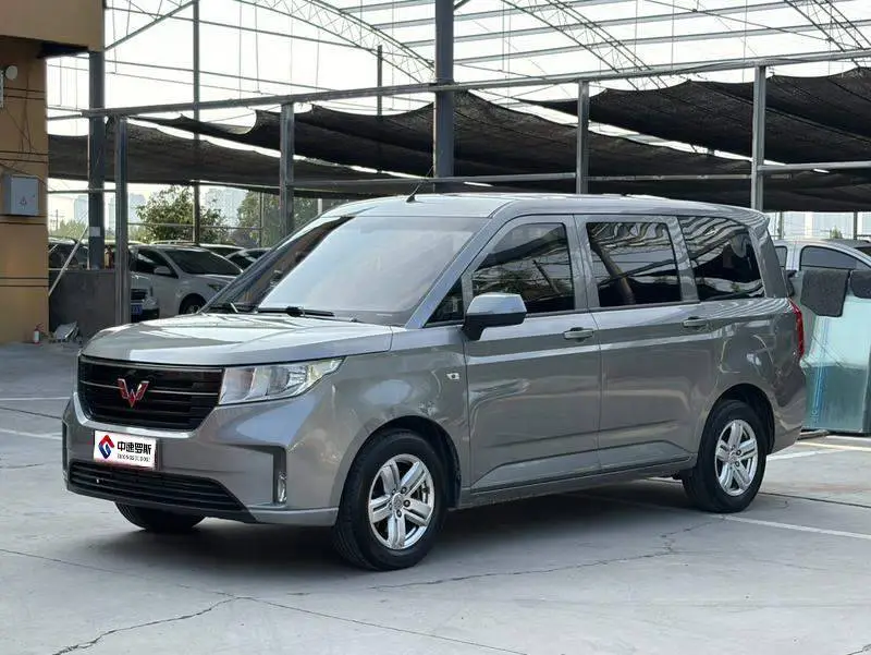 Wuling Hongguang PLUS 2019 1.5T Manual Comfort 7 Seater