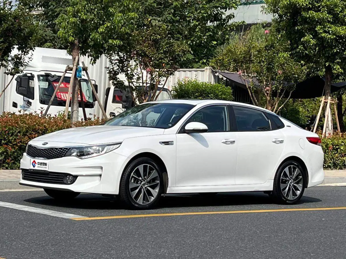 Kia K5 2017 2.0L Automatic 15th Anniversary Special Edition LUX