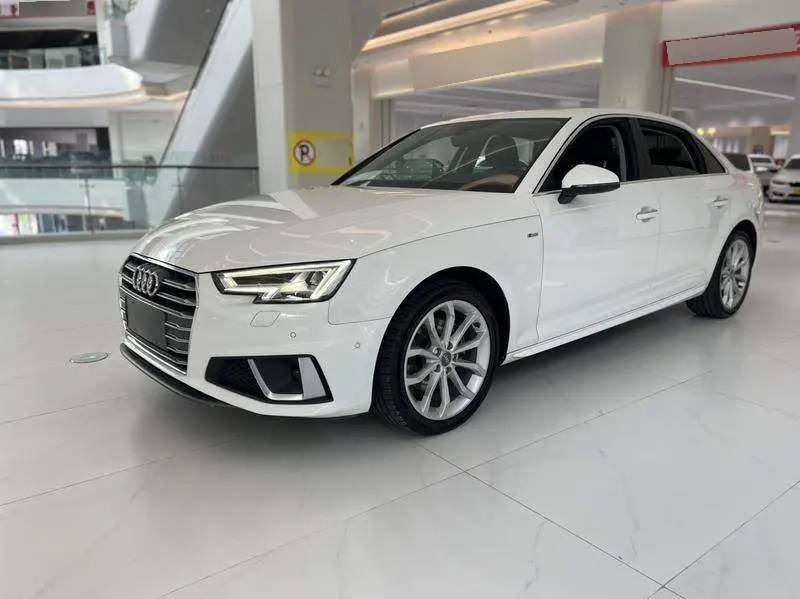 Audi A4L 2019 40 TFSI Progressive National VI