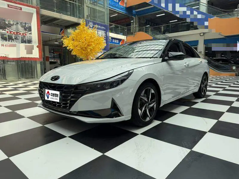 Elantra 2022 1.5L CVT LUX Premium Edition