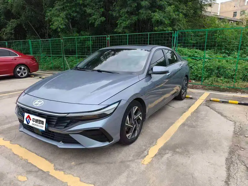 Elantra 2023 1.5L CVT LUX Premium Edition