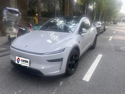 Модель Y 2025 rear-wheel drive version