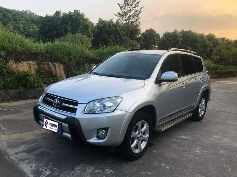 RAV4 Rongfang 2010 2.4L Automatic Luxury Upgrade Edition