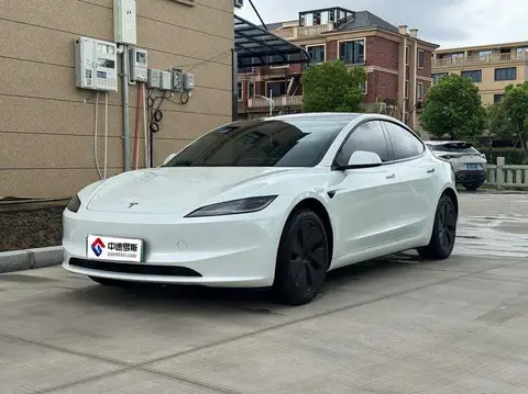 Mẫu 3 2025 facelifted rear-wheel drive version