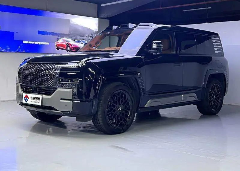 Looking up to U8 2023 Luxury Edition