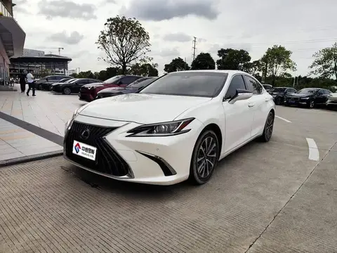 Lexus ES 2022 300h Excellence Edition