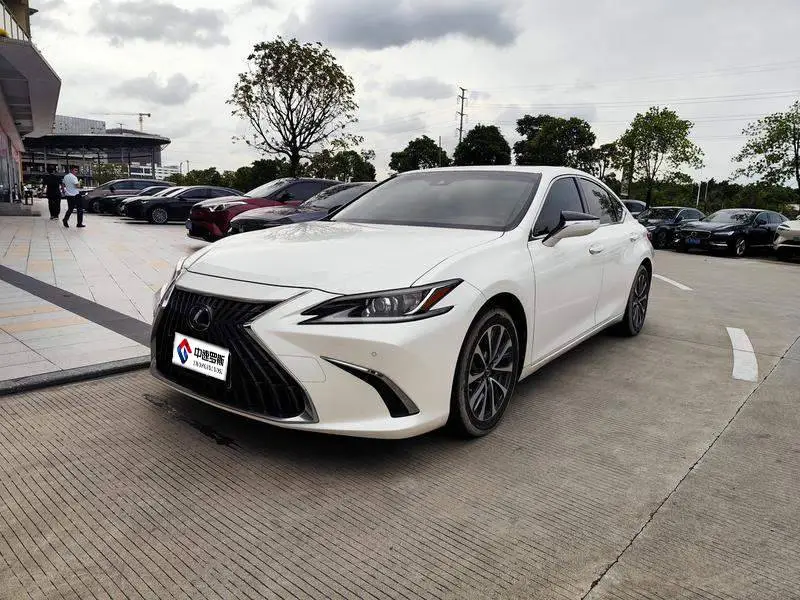 Lexus ES 2022 300h Excellence Edition