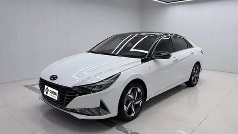 Elantra 2022 1.5L CVT LUX Premium Edition