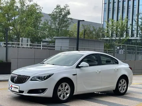 Regal 2015 1.6T Fashion Technology Modèle